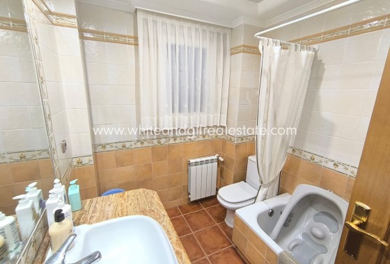 Sale - Villa  - Yecla - Edge of town