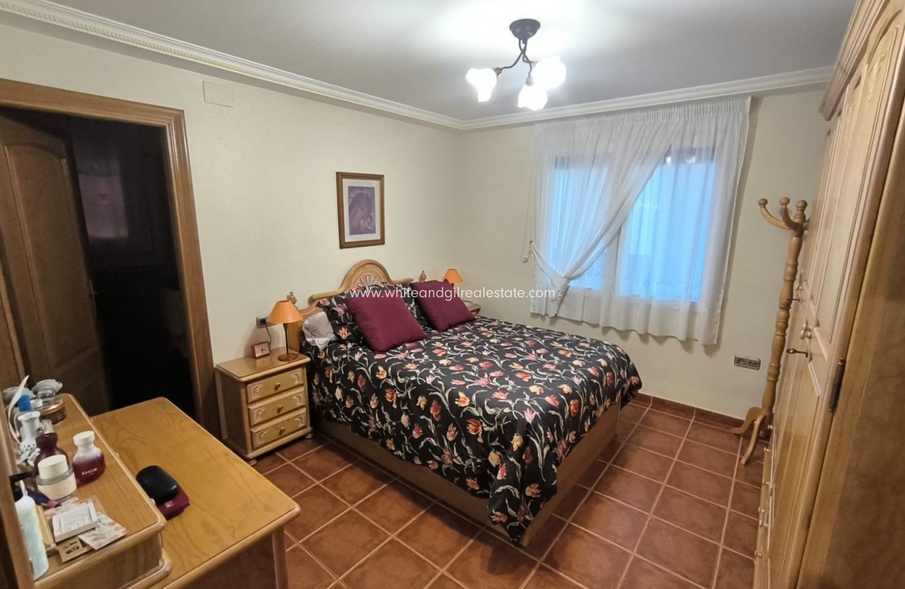 Sale - Villa  - Yecla - Edge of town