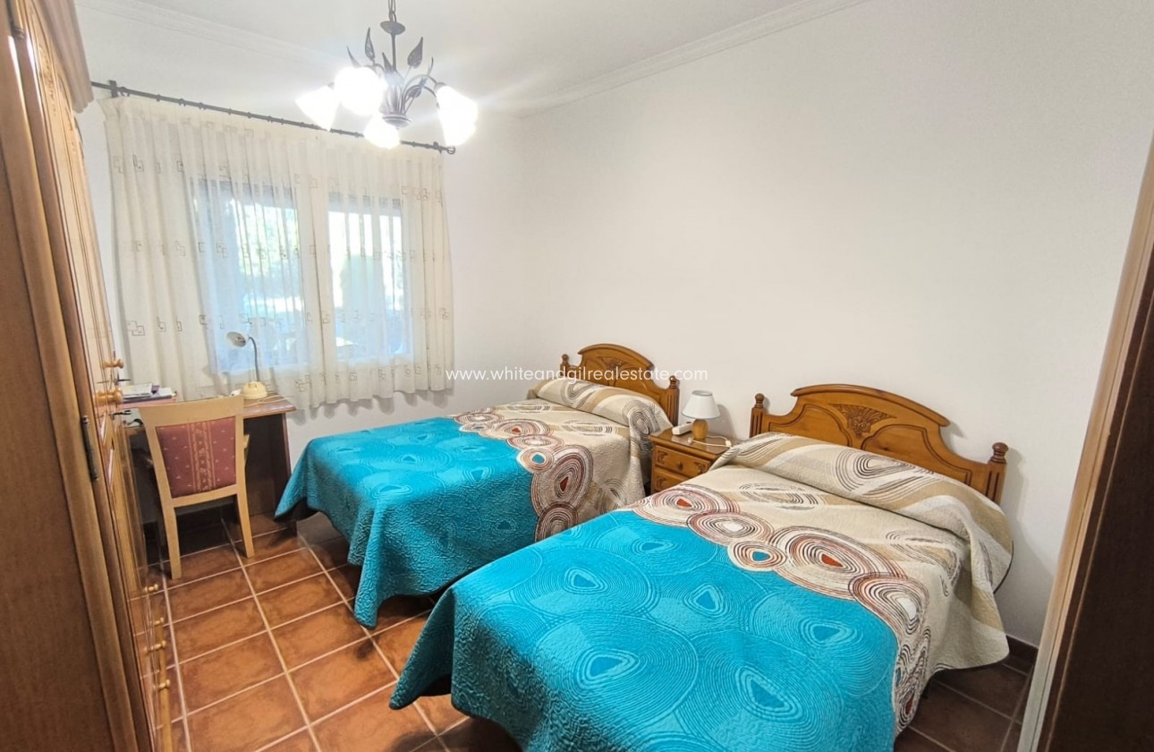 Sale - Villa  - Yecla - Edge of town