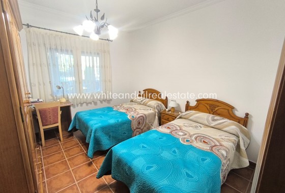 Sale - Villa  - Yecla - Edge of town