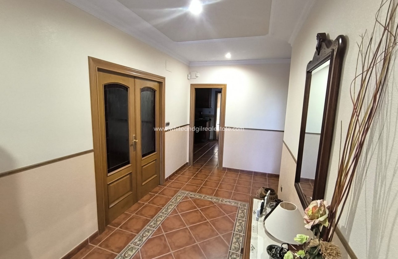 Sale - Villa  - Yecla - Edge of town