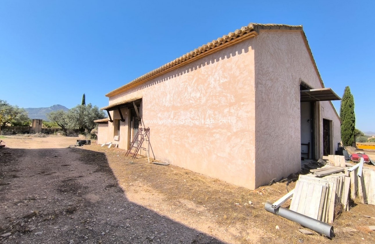 Sale - Country house  - Villena - Rural location