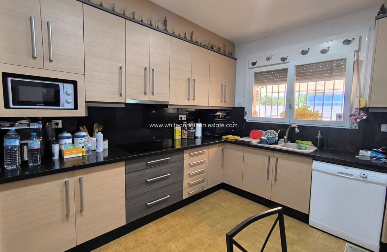 Sale - Villa  - Yecla - Edge of town