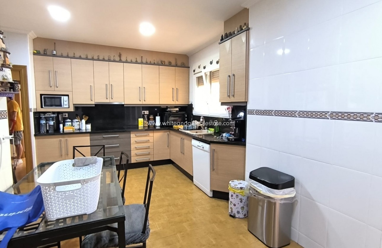 Sale - Villa  - Yecla - Edge of town