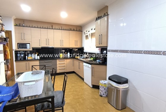 Sale - Villa  - Yecla - Edge of town