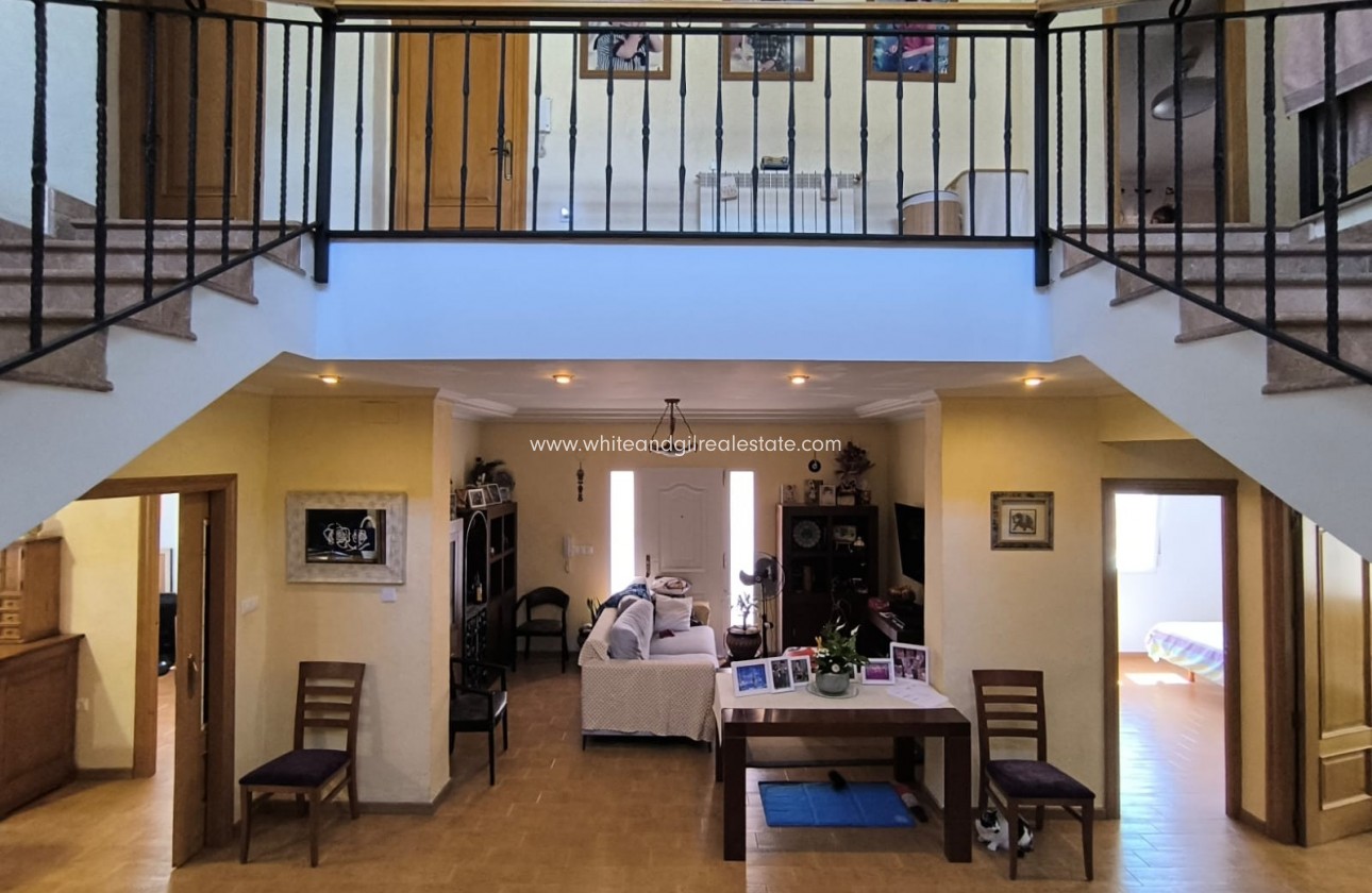 Sale - Villa  - Yecla - Edge of town