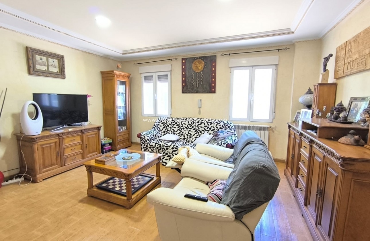 Sale - Villa  - Yecla - Edge of town