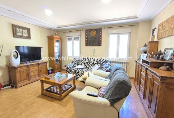 Sale - Villa  - Yecla - Edge of town