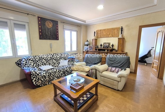 Sale - Villa  - Yecla - Edge of town