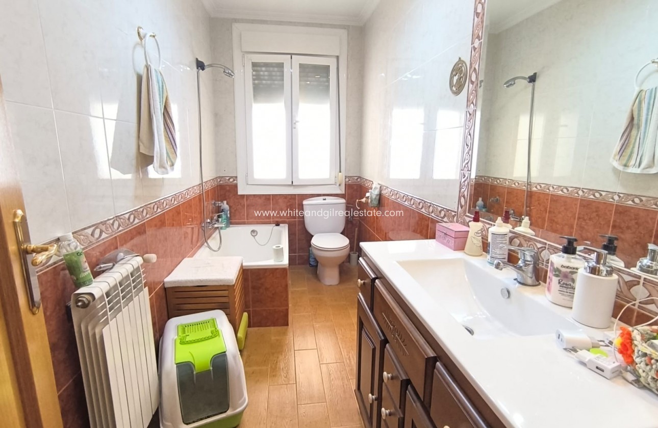 Sale - Villa  - Yecla - Edge of town