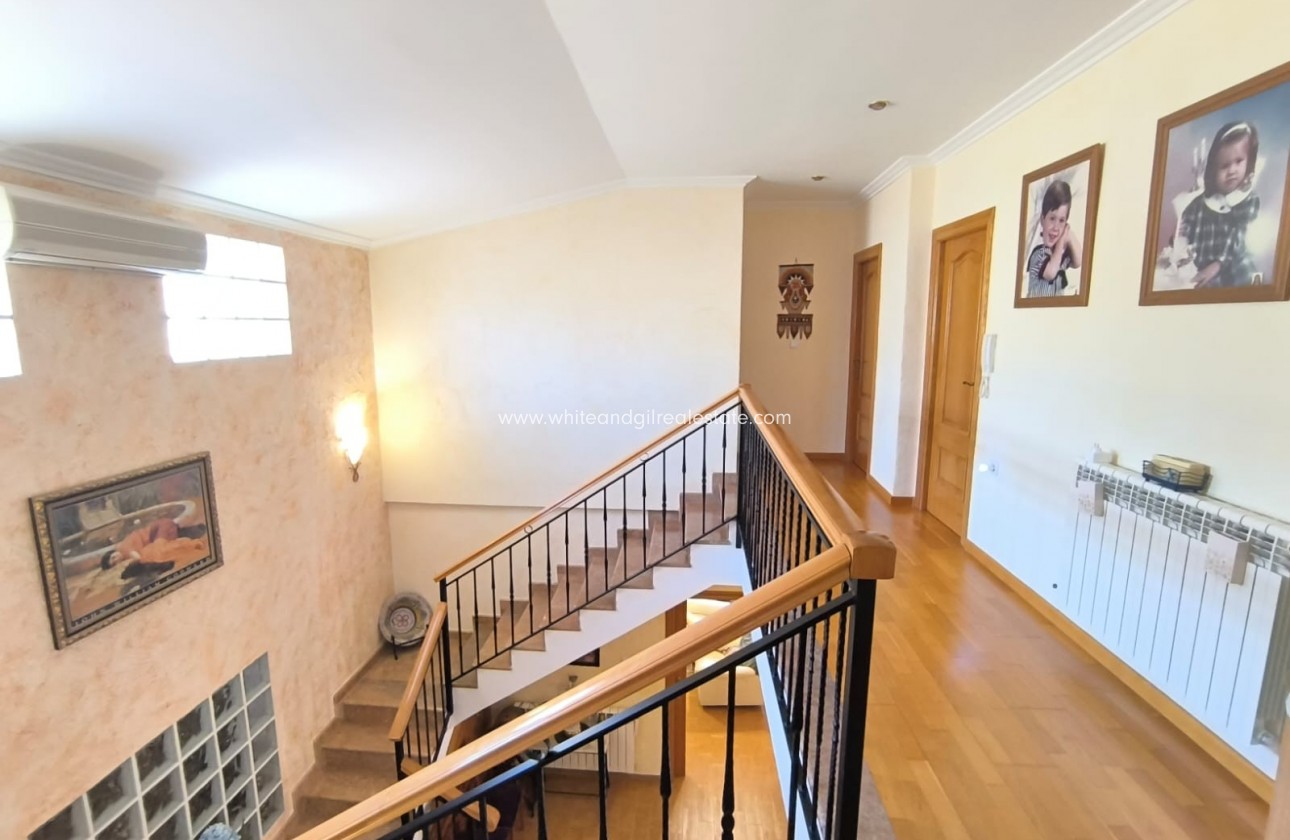 Sale - Villa  - Yecla - Edge of town