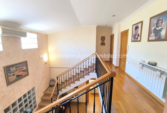 Sale - Villa  - Yecla - Edge of town