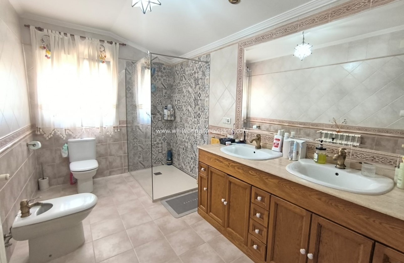 Sale - Villa  - Yecla - Edge of town