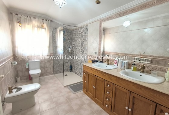 Sale - Villa  - Yecla - Edge of town