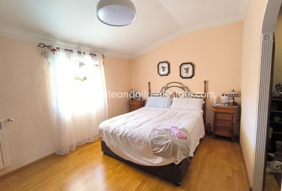 Sale - Villa  - Yecla - Edge of town