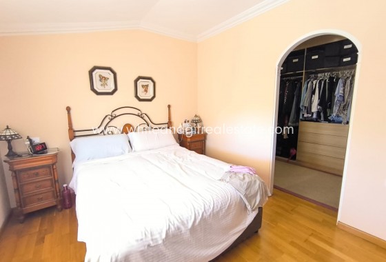 Sale - Villa  - Yecla - Edge of town