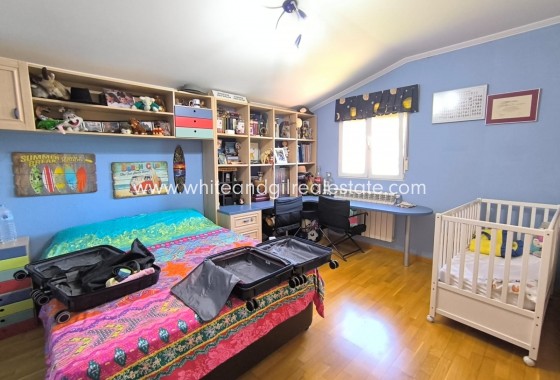 Sale - Villa  - Yecla - Edge of town