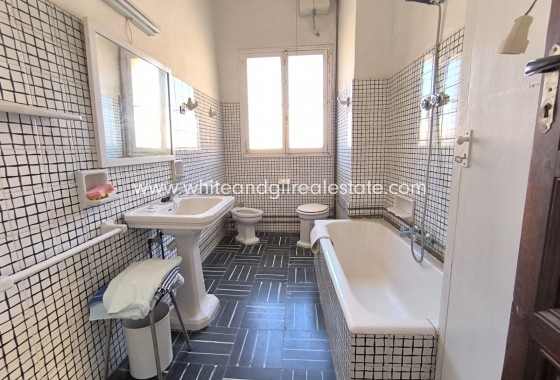 Sale - Country house  - Monovar - Rural location