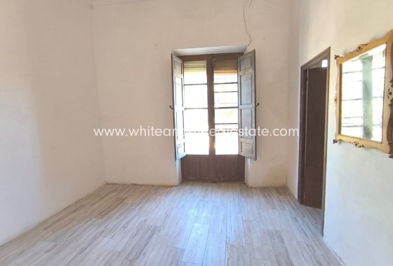 Sale - Country house  - Monovar - Rural location