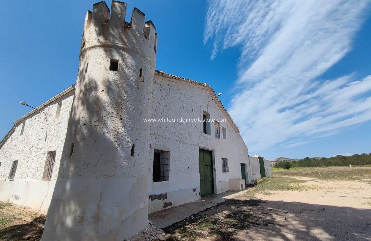 Sale - Country house  - Yecla - Rural location