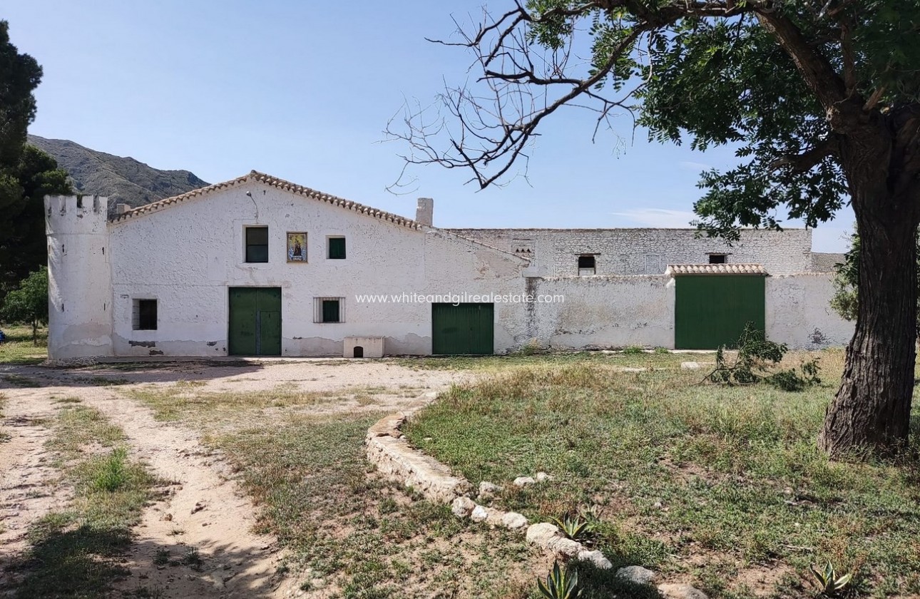 Sale - Country house  - Yecla - Rural location
