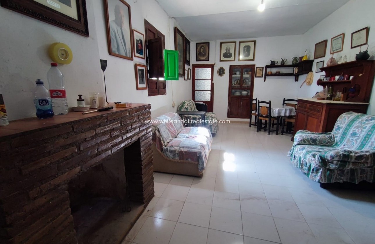 Sale - Country house  - Yecla - Rural location