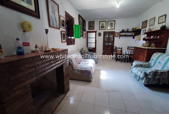 Sale - Country house  - Yecla - Rural location