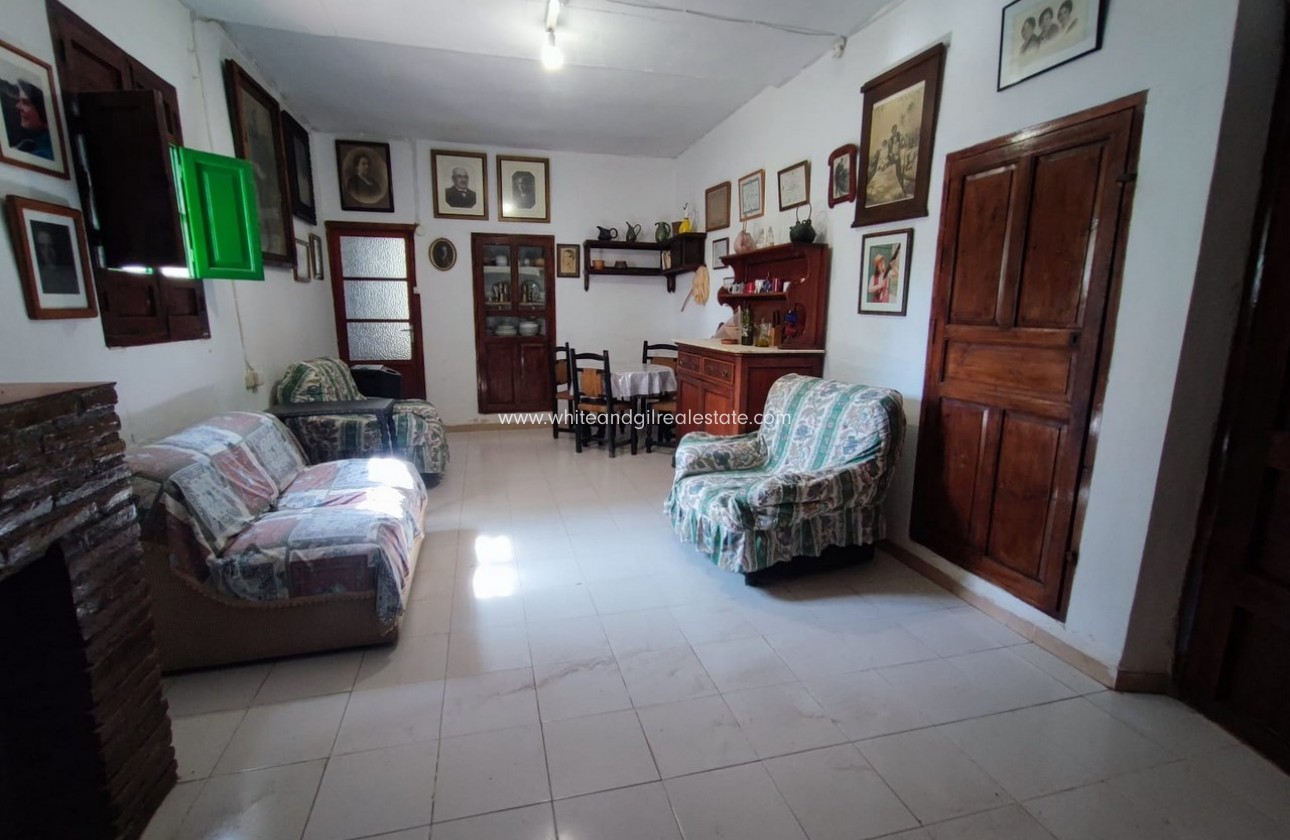 Sale - Country house  - Yecla - Rural location