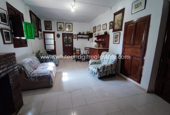 Sale - Country house  - Yecla - Rural location