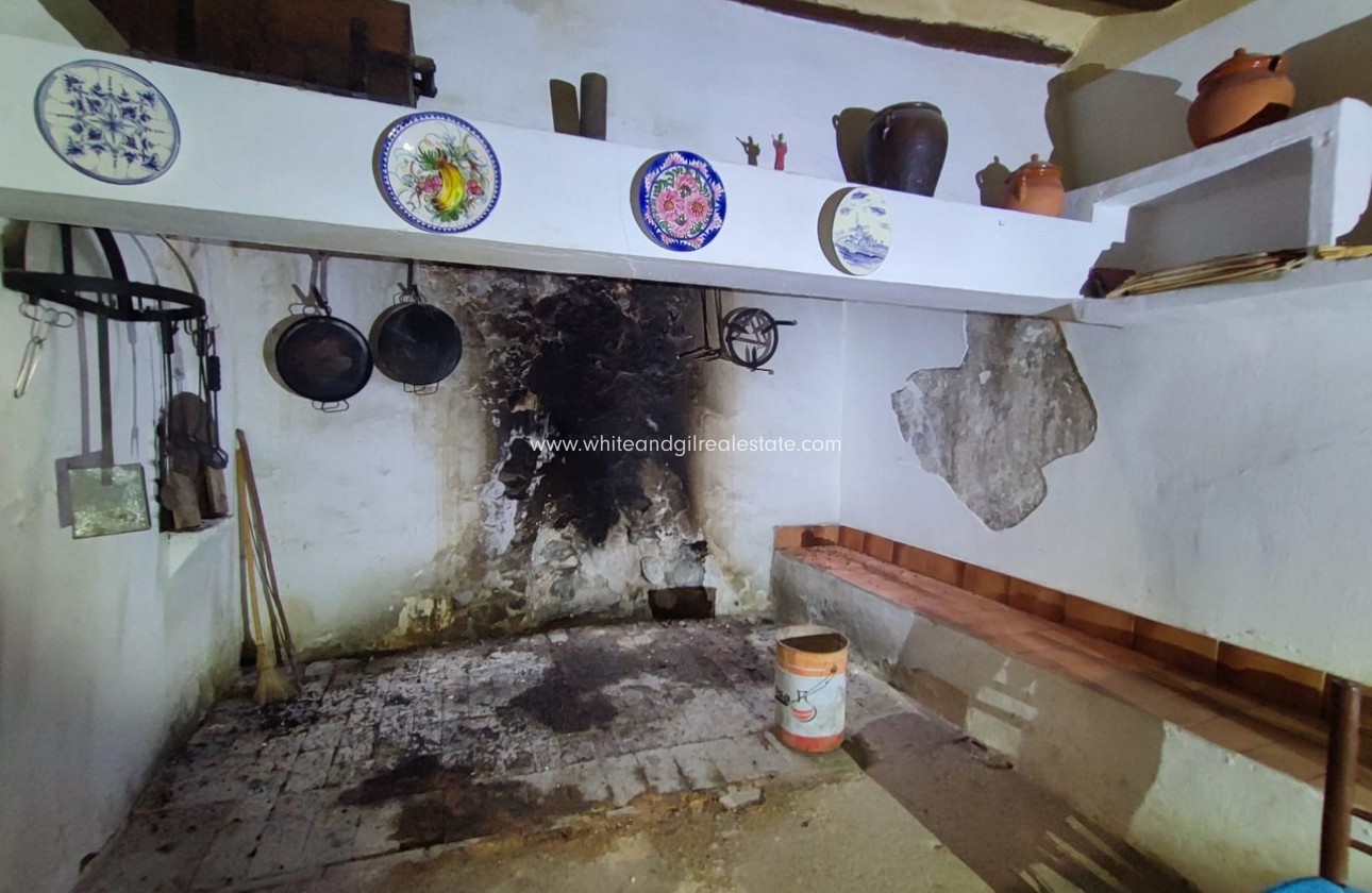 Sale - Country house  - Yecla - Rural location