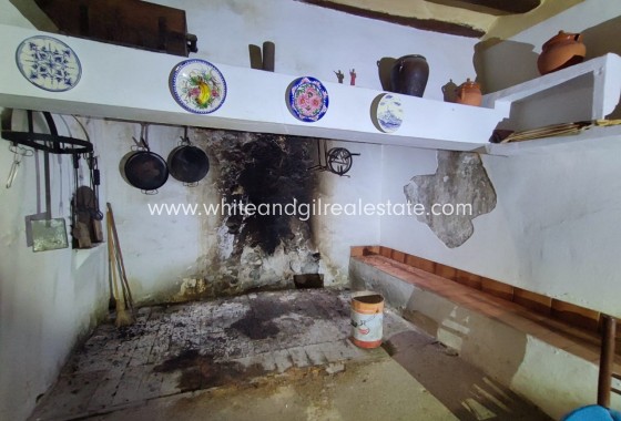 Sale - Country house  - Yecla - Rural location