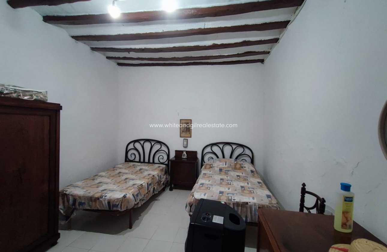 Sale - Country house  - Yecla - Rural location