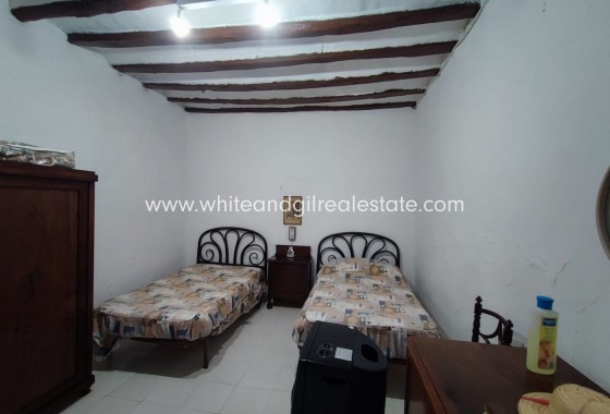 Sale - Country house  - Yecla - Rural location