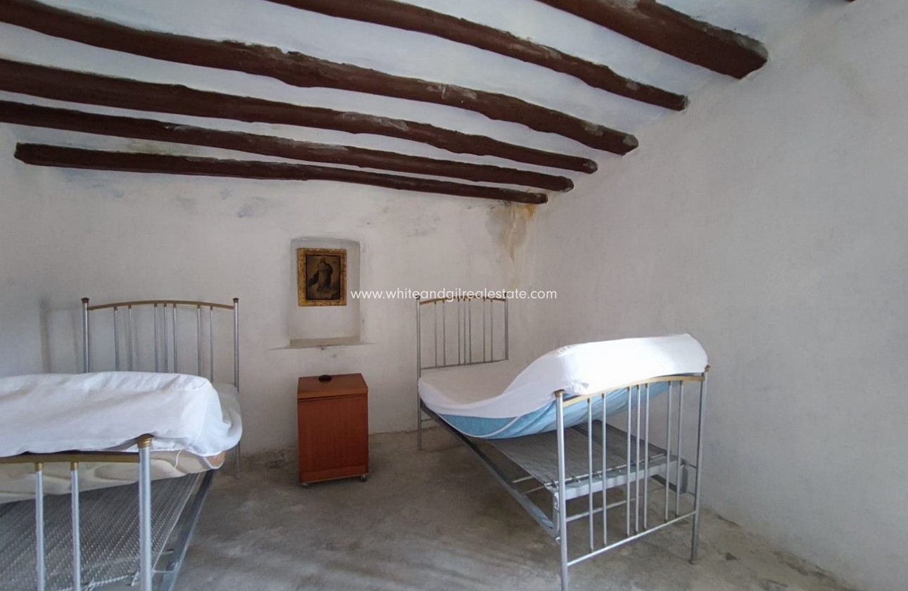 Sale - Country house  - Yecla - Rural location