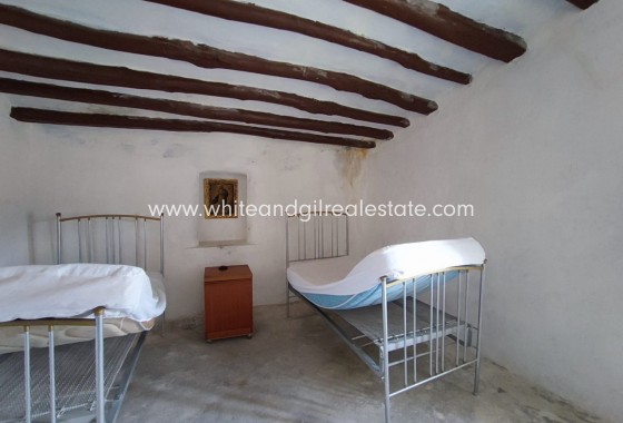 Sale - Country house  - Yecla - Rural location