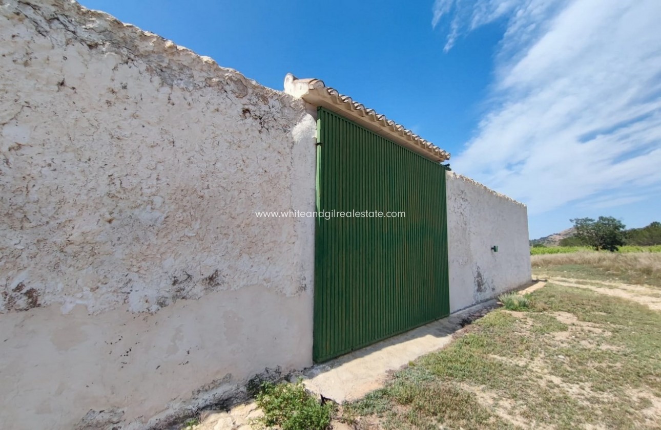Sale - Country house  - Yecla - Rural location