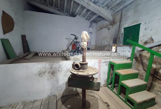 Sale - Country house  - Yecla - Rural location