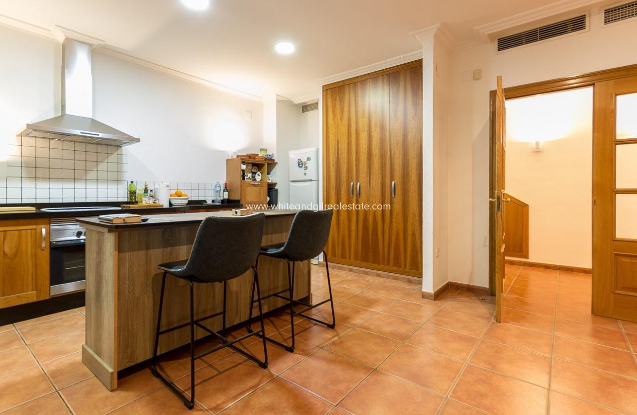 Sale - Villa  - Elda - Urban location