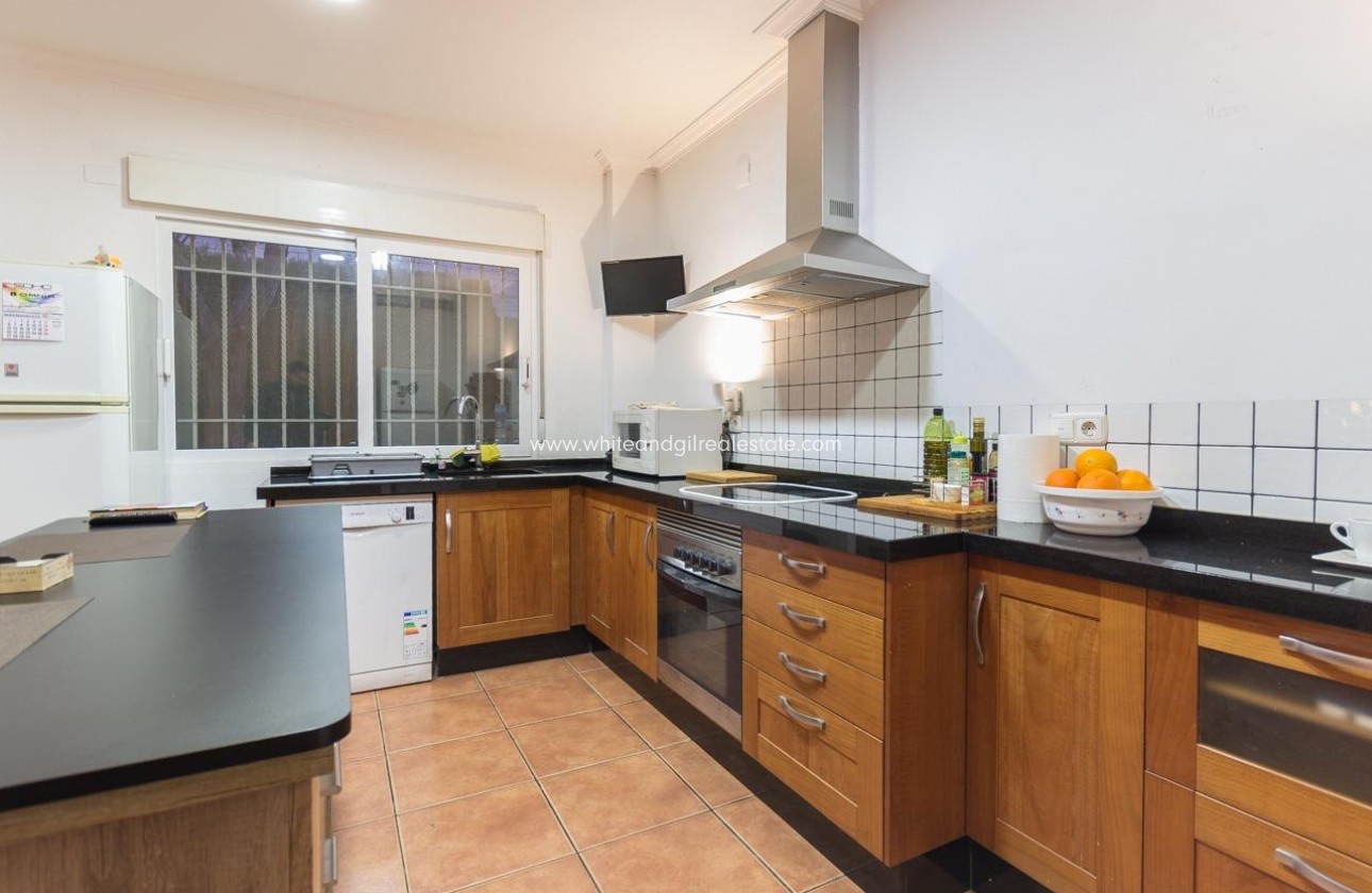 Sale - Villa  - Elda - Urban location