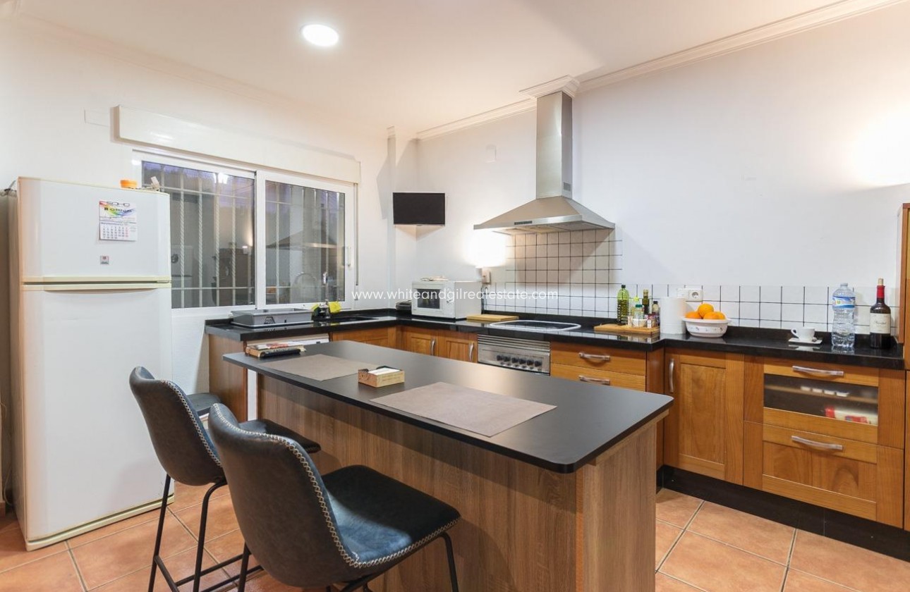 Sale - Villa  - Elda - Urban location