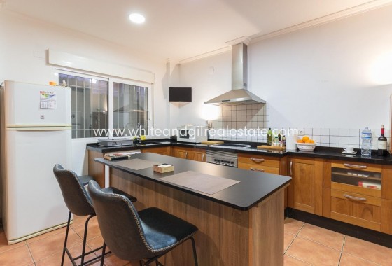 Sale - Villa  - Elda - Urban location