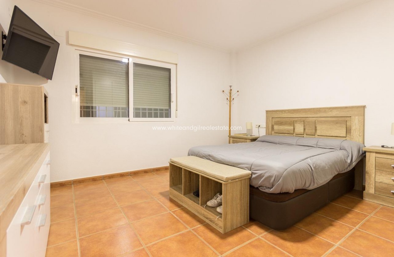 Sale - Villa  - Elda - Urban location