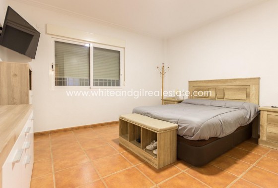 Sale - Villa  - Elda - Urban location