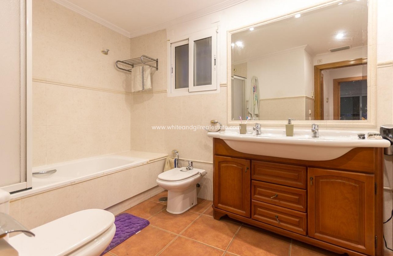 Sale - Villa  - Elda - Urban location