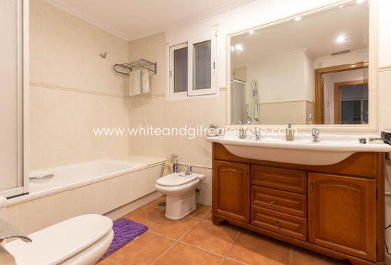 Sale - Villa  - Elda - Urban location