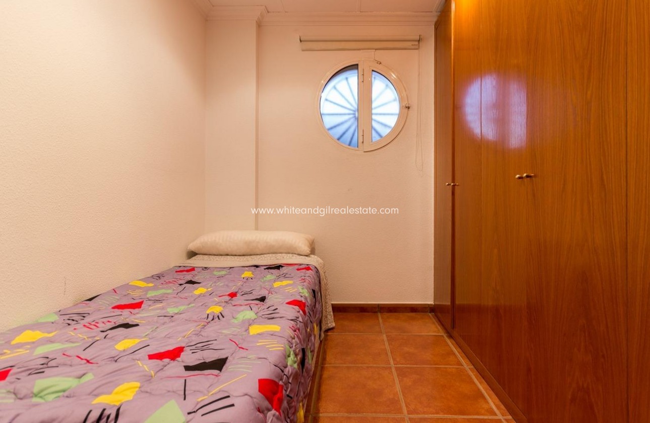 Sale - Villa  - Elda - Urban location