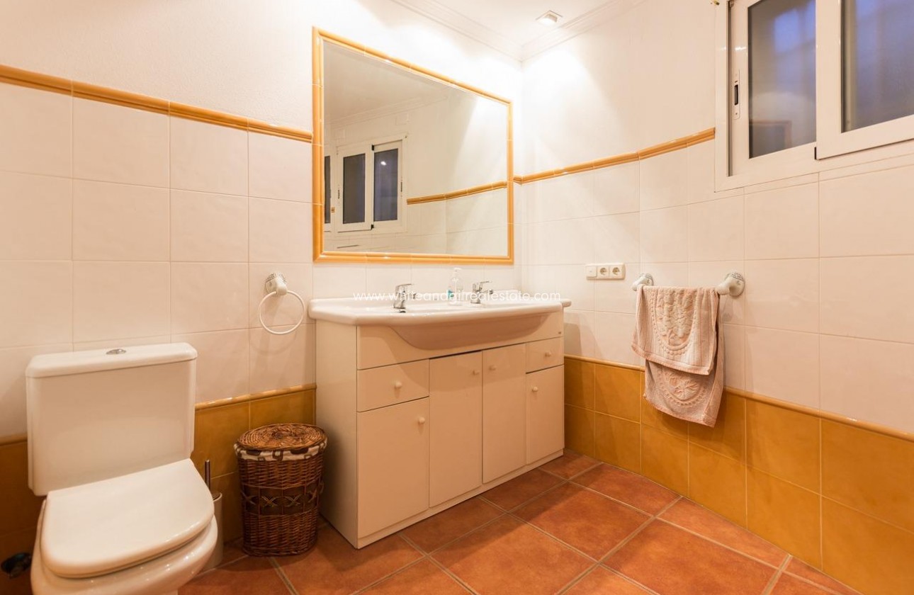 Sale - Villa  - Elda - Urban location