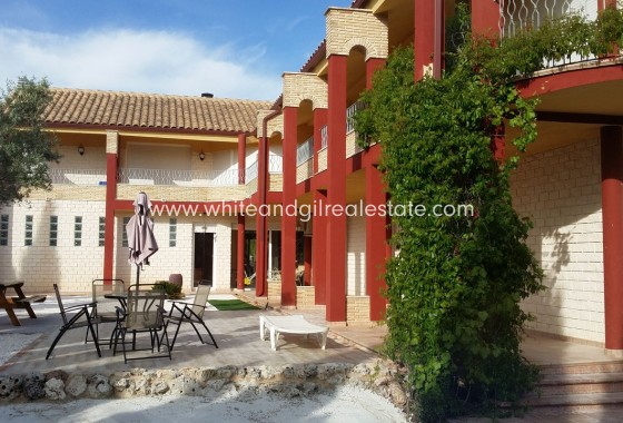 Sale - Country house  - Yecla