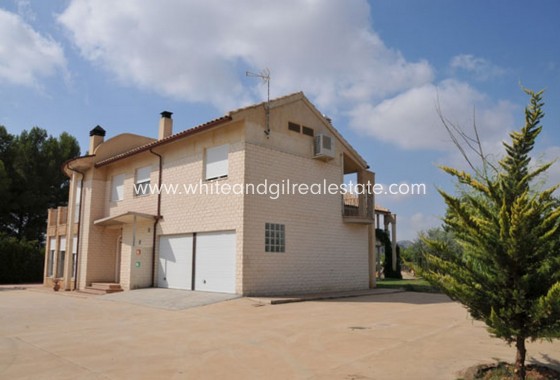 Sale - Country house  - Yecla