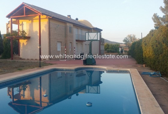 Sale - Country house  - Yecla